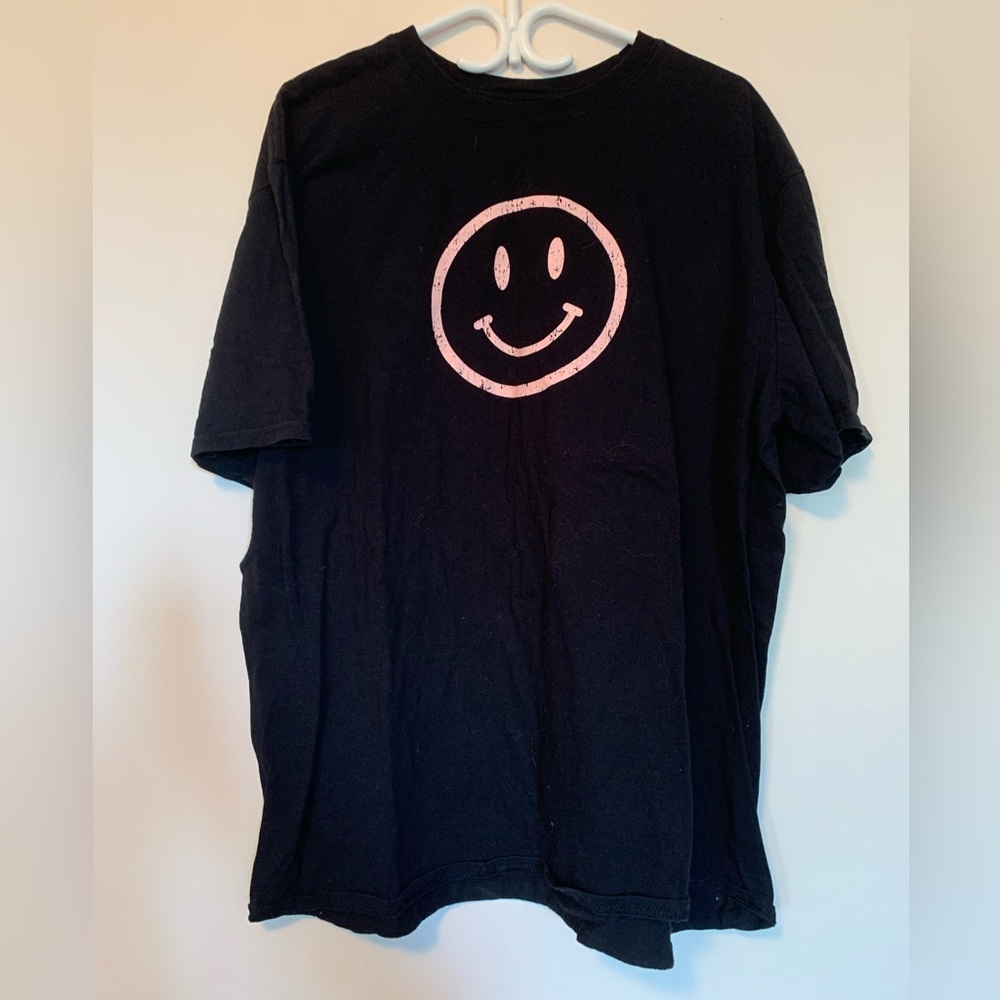 🌼TEES AND TANKS 3 FOR 25$🌼 Oversized Graphic Tee